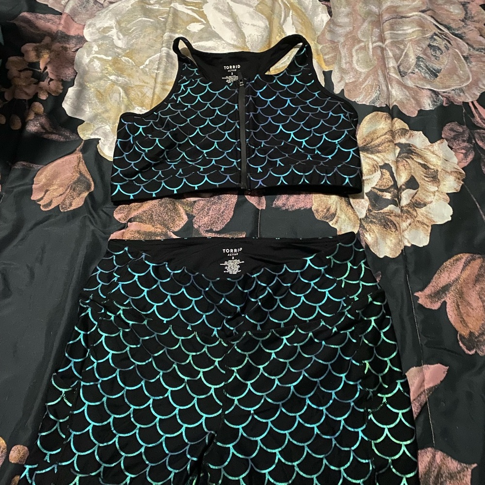 Torrid mermaid workout pants and matching sports bra